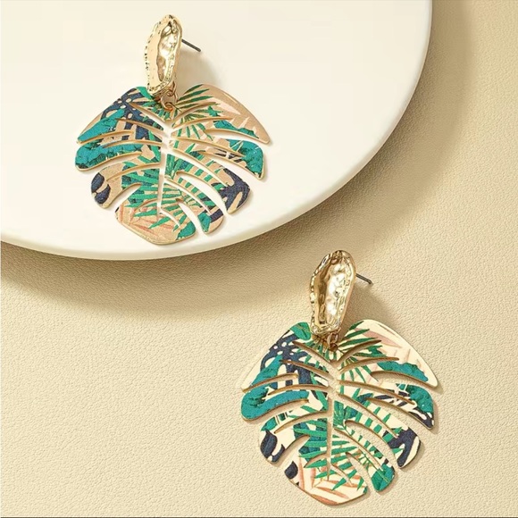 14K GOLD plated green and gold leaf vacation drop earrings new with tags NWT - Picture 5 of 6